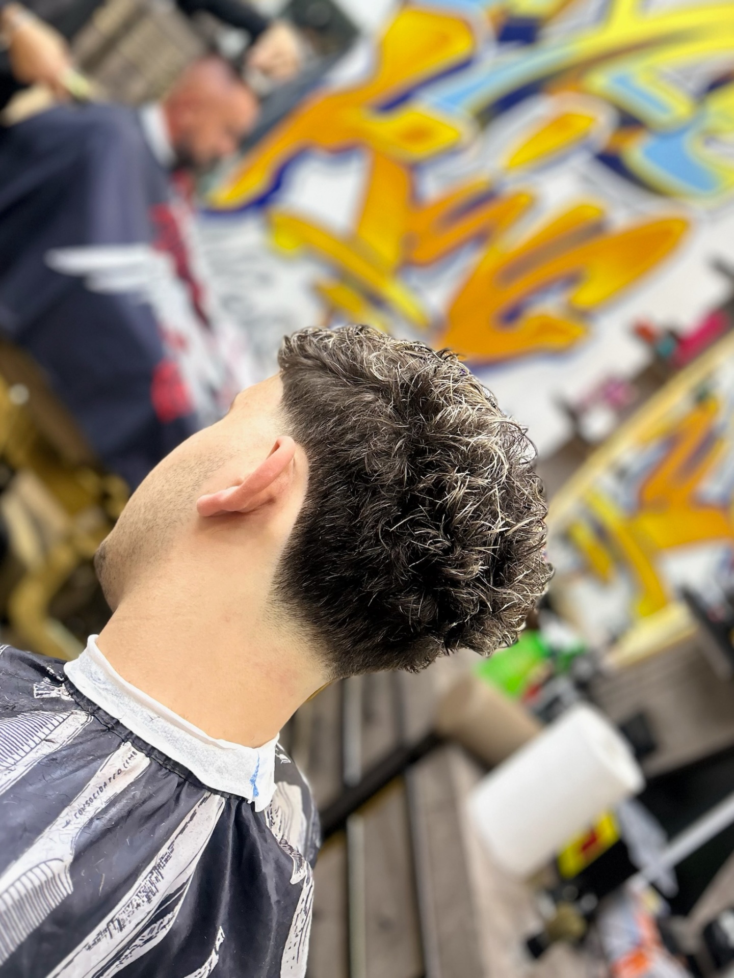 Taglio uomo riccio con sfumatura a Scar Shop Prato